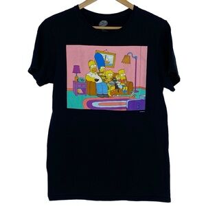 The Simpsons 20th Century Fox cartoon family on the couch tee medium